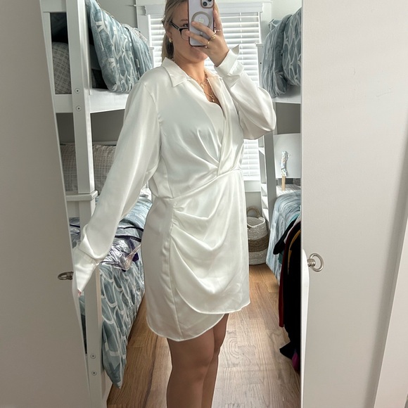 Elegant White Satin Blouse - Picture 3 of 7